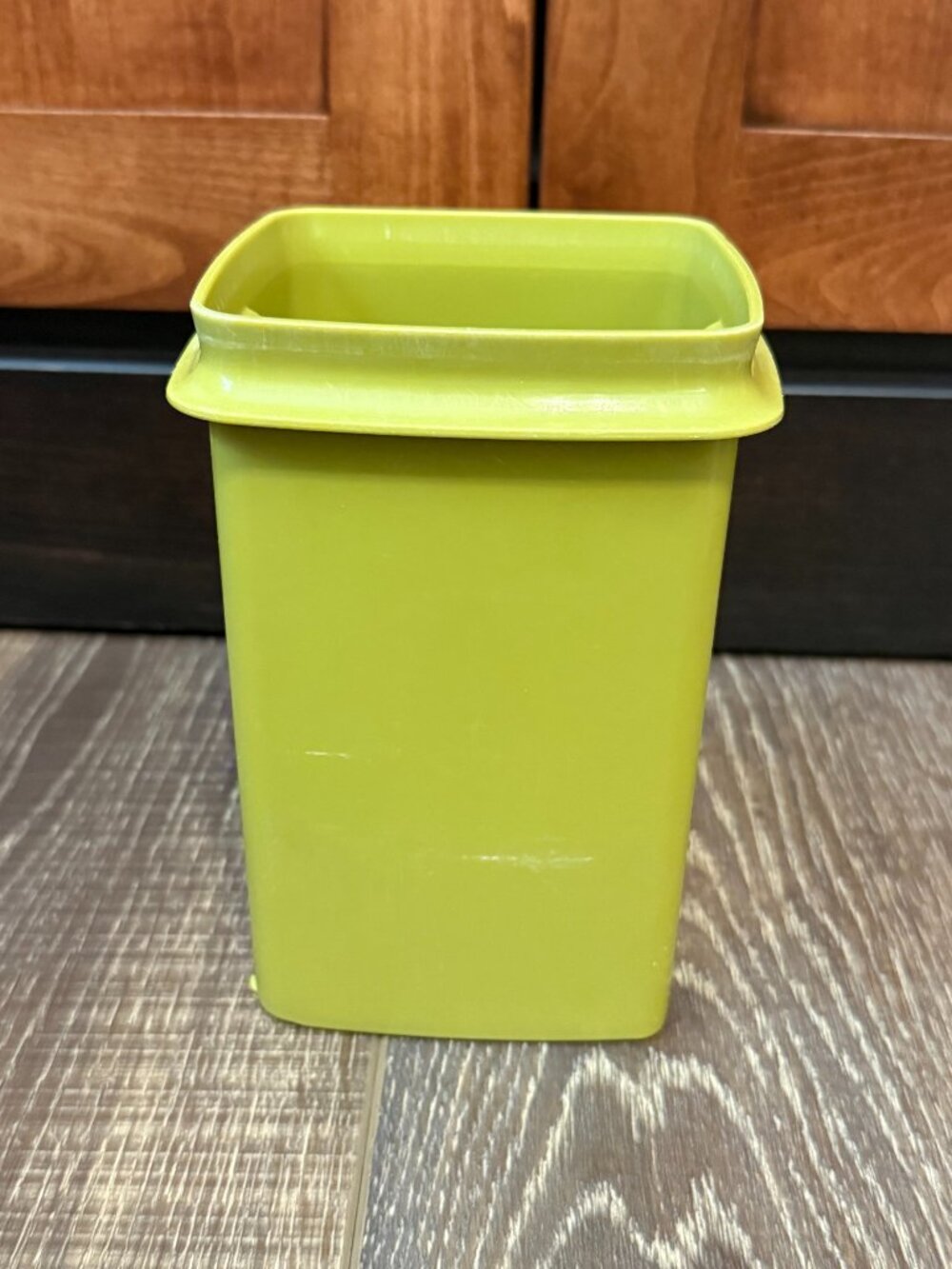 Tupperware Pick-A-Deli Pickle Container - Picture 8 of 16